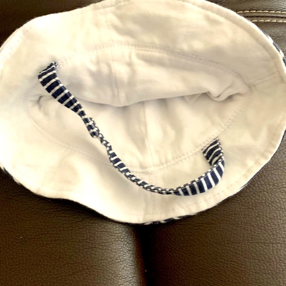 Carter’s baby stripe nautical bucket hat - Picture 2 of 3